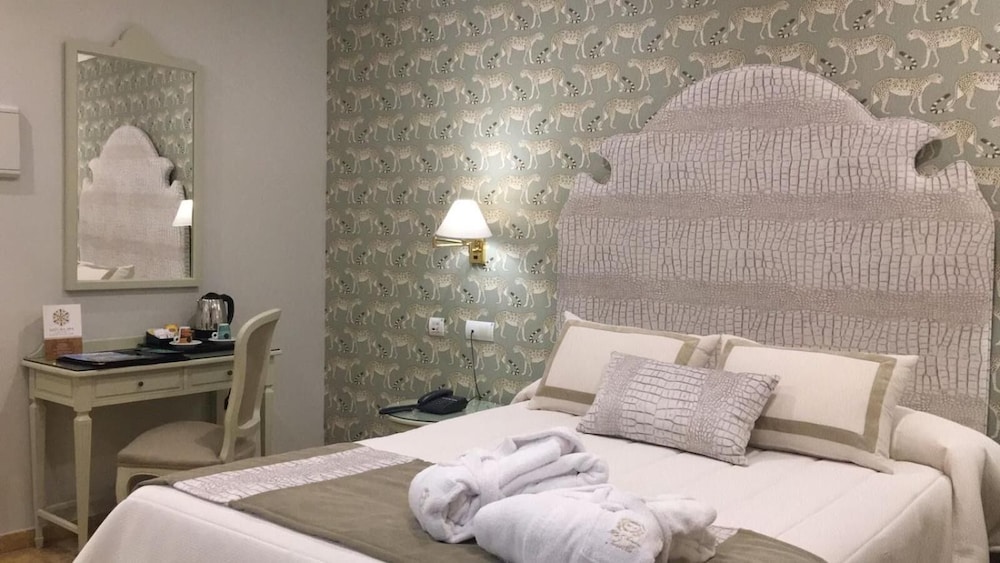 Standard Double Room - Photo 19