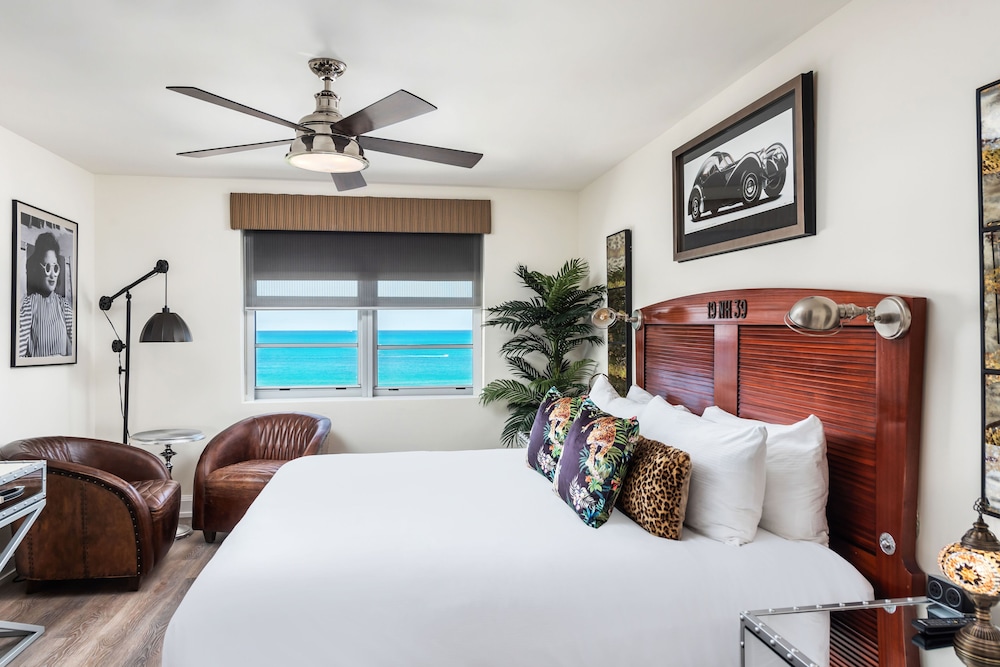 Deluxe Room, 1 King Bed, Ocean View - Photo 4