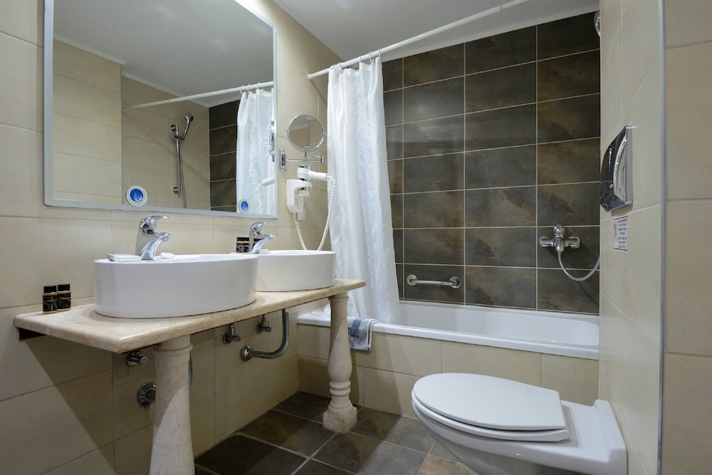 Family Suite - Photo 12