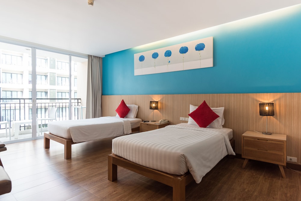 Deluxe Room, 2 Twin Beds, City View - Photo 1