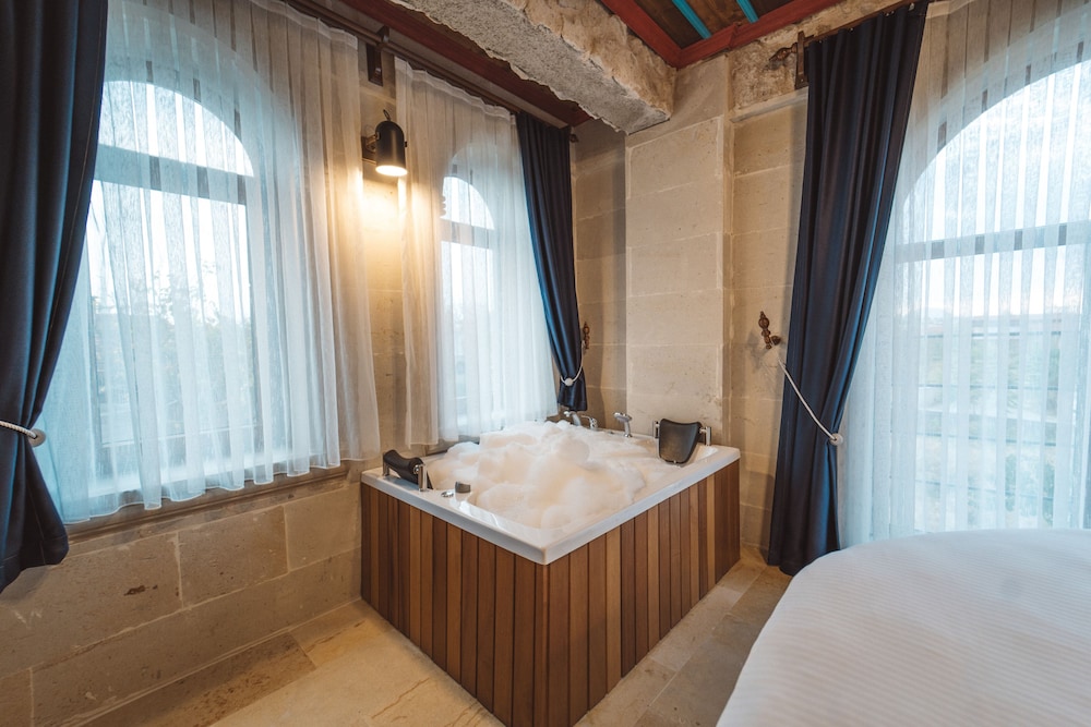 Royal Suite photo 2