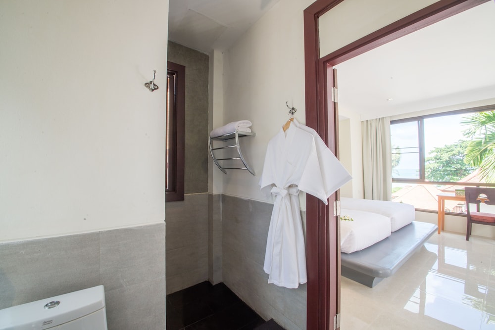 Deluxe Plunge Pool - Photo 7