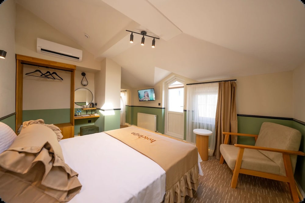 Standard Room, 1 King Bed, City View photo 1