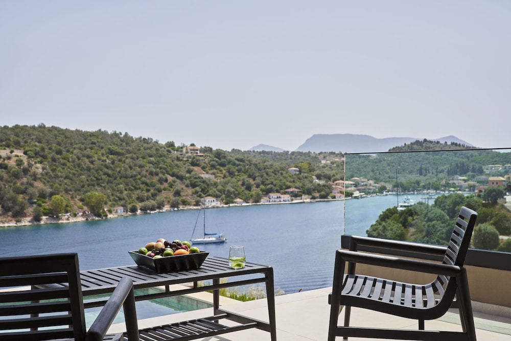 Rock Star Unobstructed Sea View Suite - Private Pool
