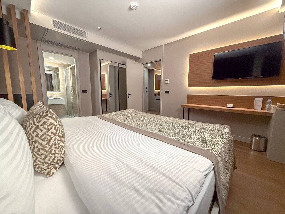 Junior Suite, City View
