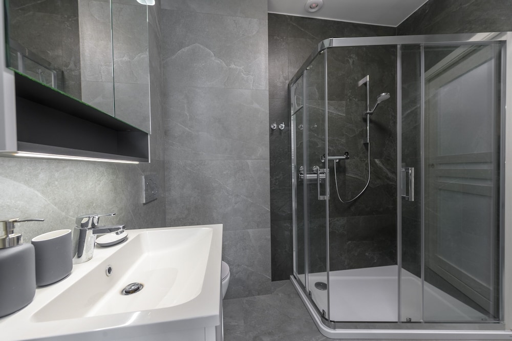 Luxury Apartment photo 2