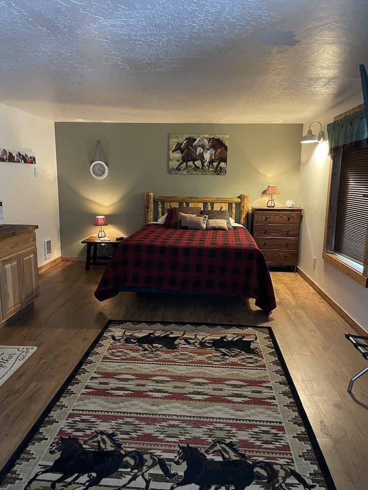 Bronc Suite photo 2