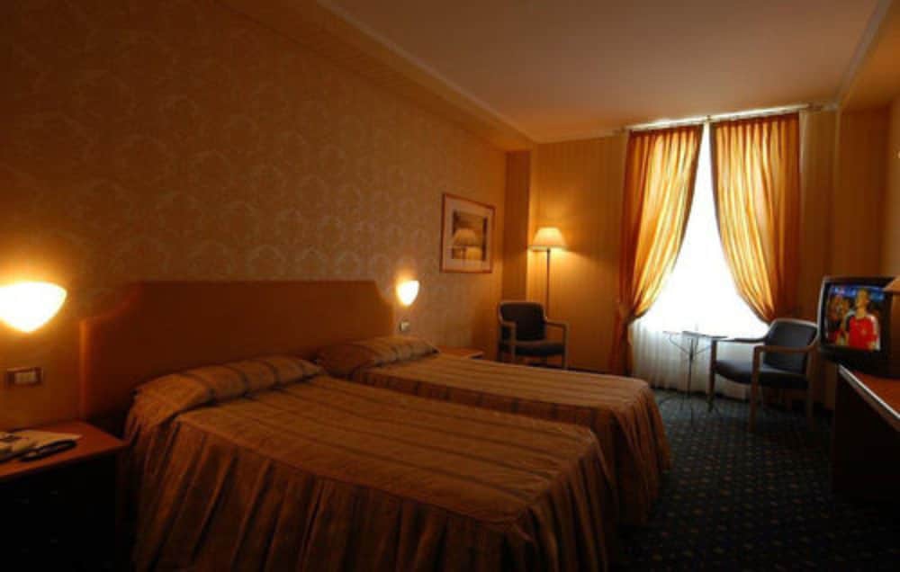Superior Room, Lake View