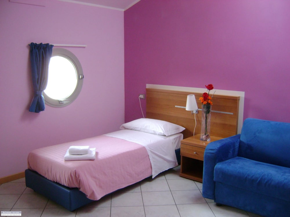 Single Room photo 1
