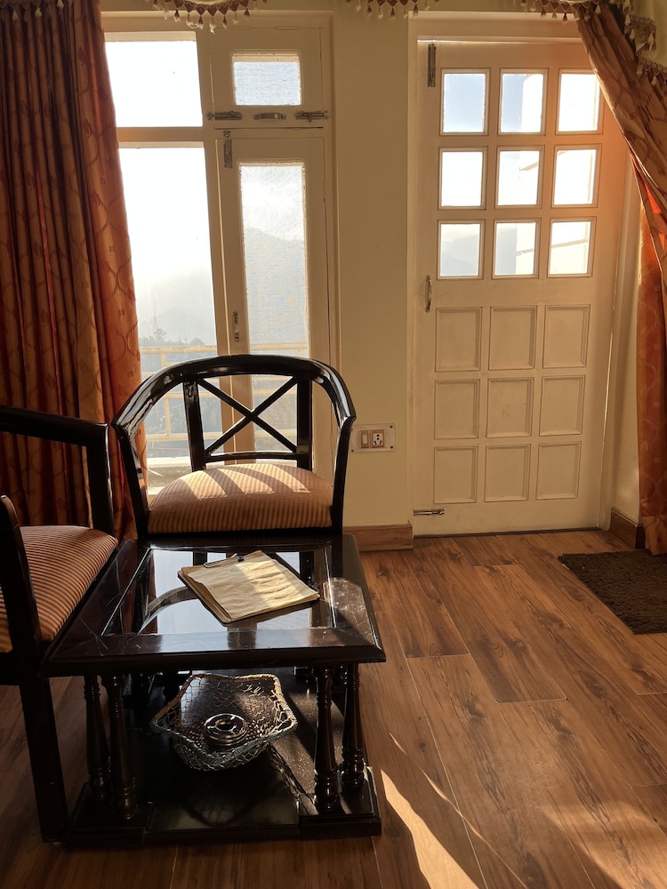 Deluxe Room - Photo 17