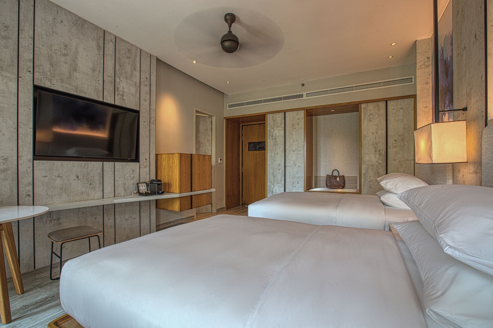 Deluxe Room, 2 Twin Beds (View) photo 3