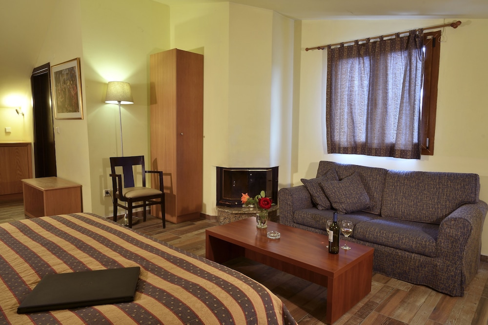 Family Room - Photo 6