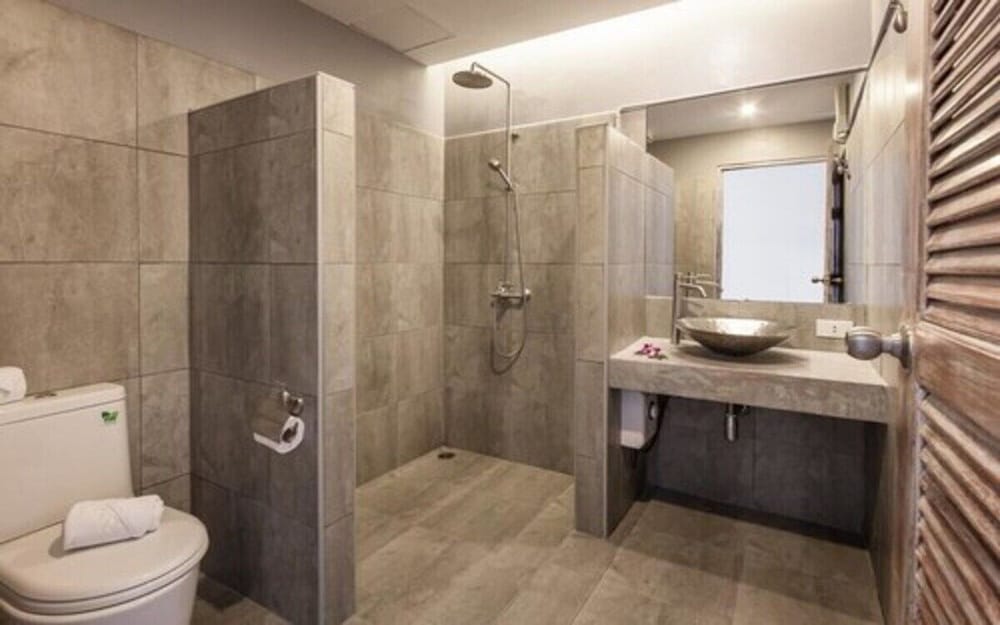 Economy Triple Room - Photo 13