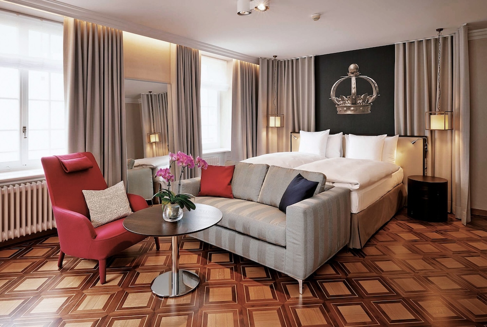Deluxe Room, 1 King Bed - Photo 3