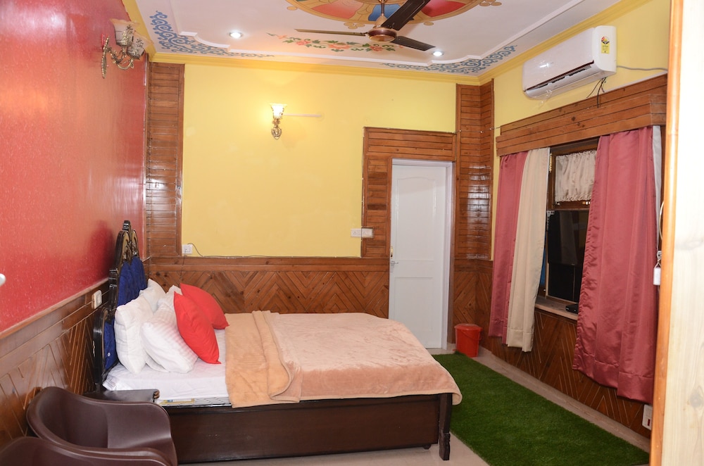 Deluxe Room - Photo 25