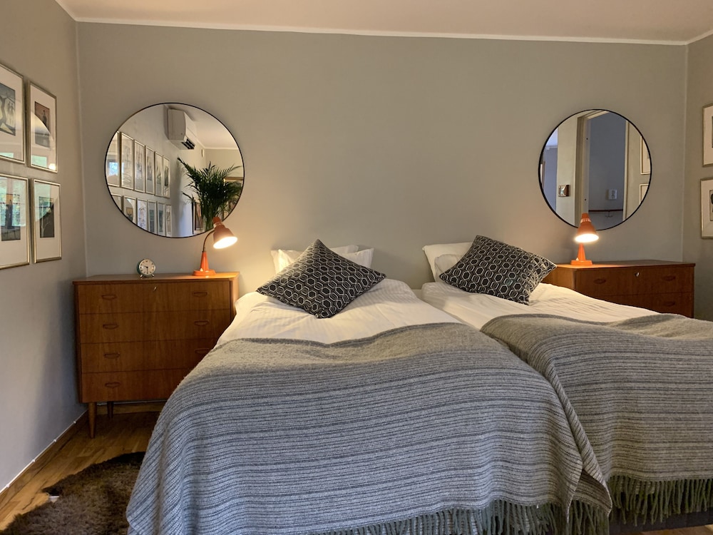 Cabin, 2 Twin Beds, Ensuite, Garden Area