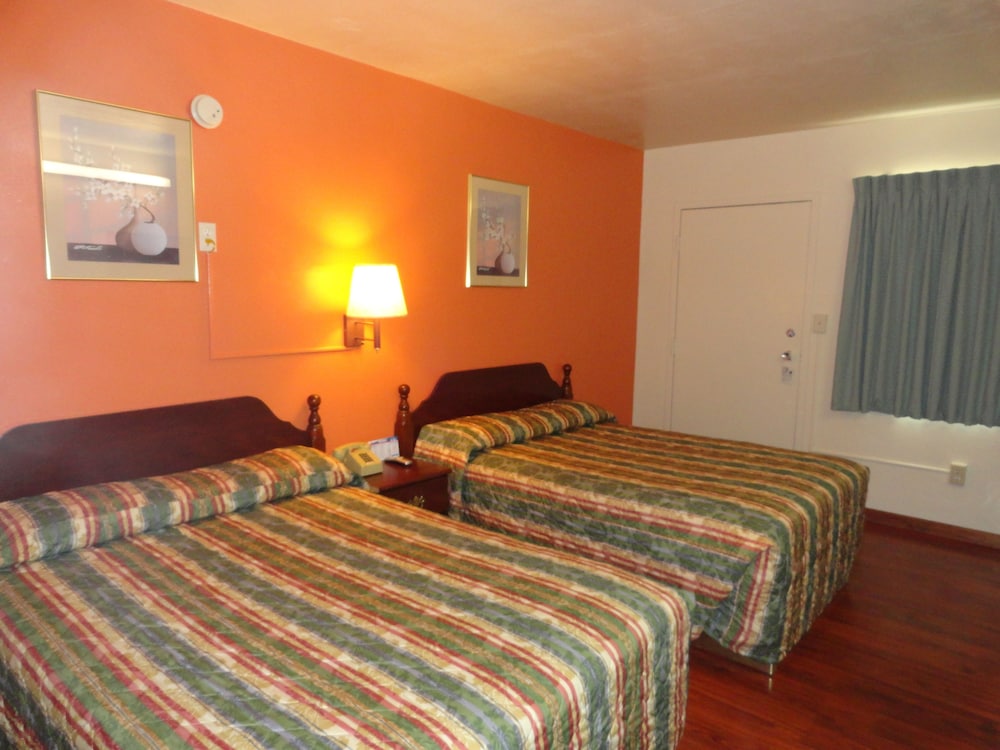 Room, 2 Double Beds photo 1