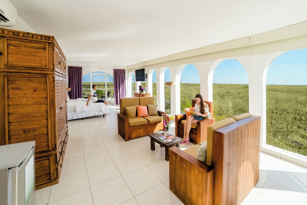 Panoramic Room, 1 King Bed, Non Smoking, Pool View photo 1