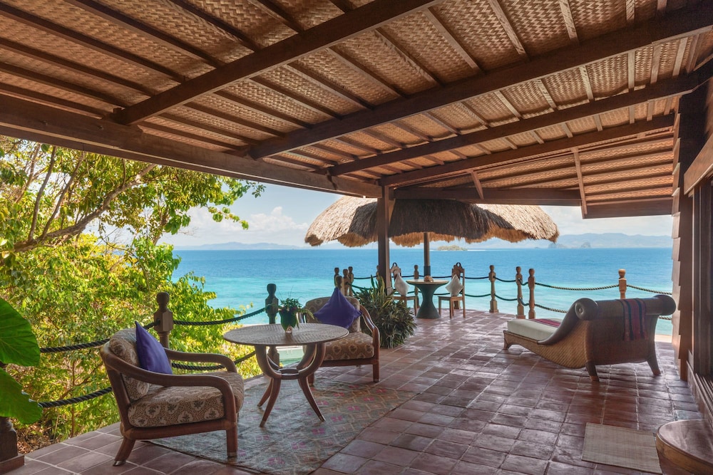 Honeymoon Suite, 1 King Bed, 2 Bathrooms, Ocean View photo 3