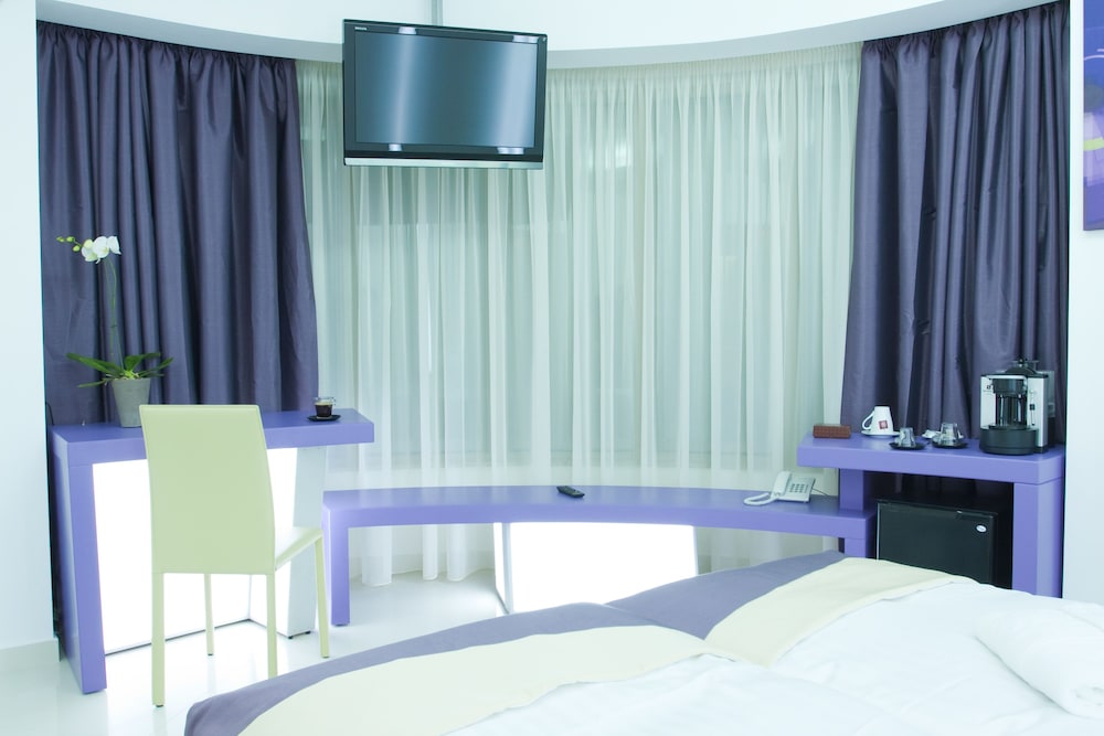 Deluxe Room - Photo 5