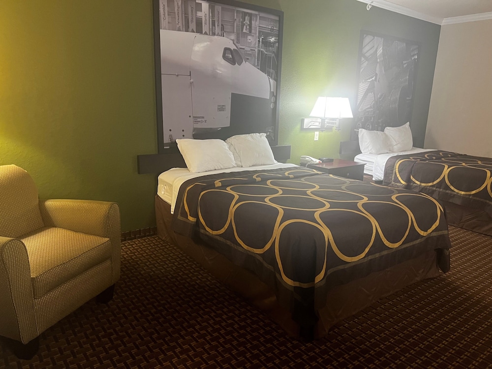 Standard Room, 2 Queen Beds, Smoking - Photo 4