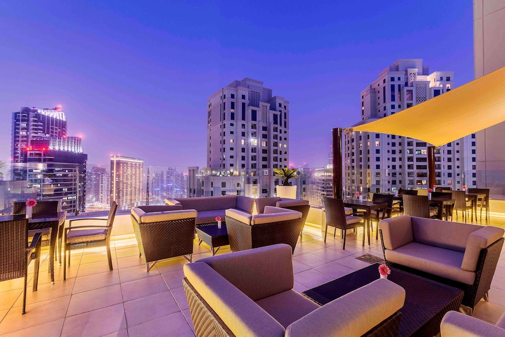 King Deluxe Room With Balcony - Photo 12