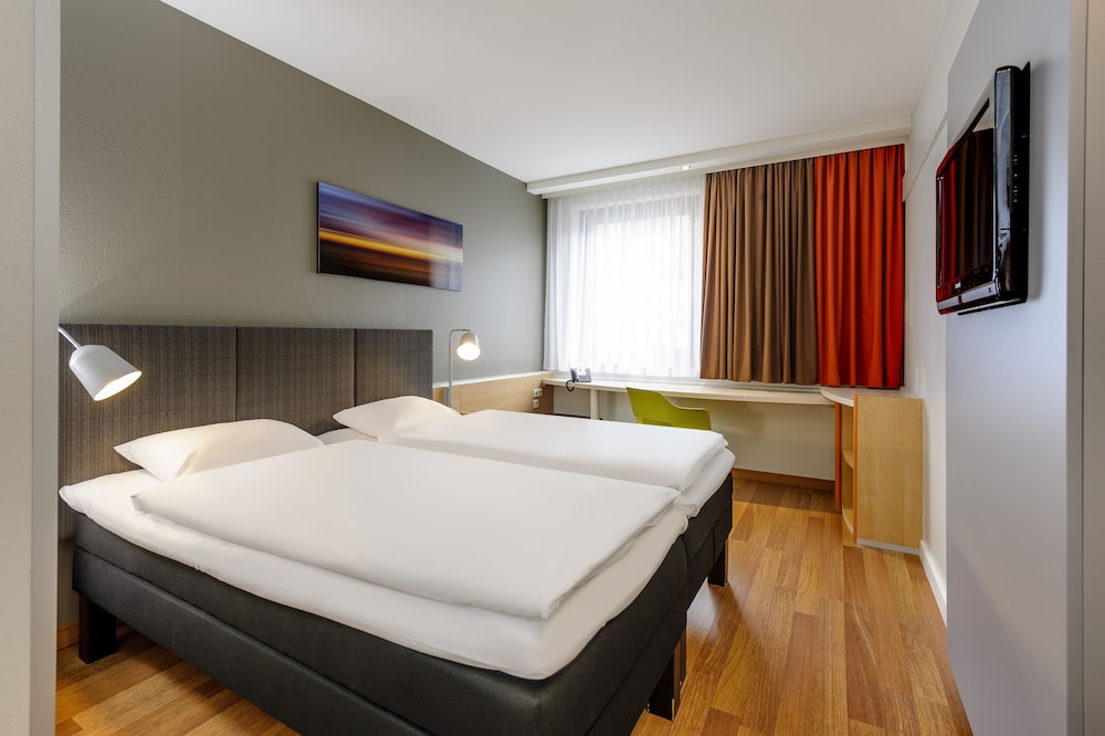 Standard Twin Room, 2 Twin Beds - Photo 12