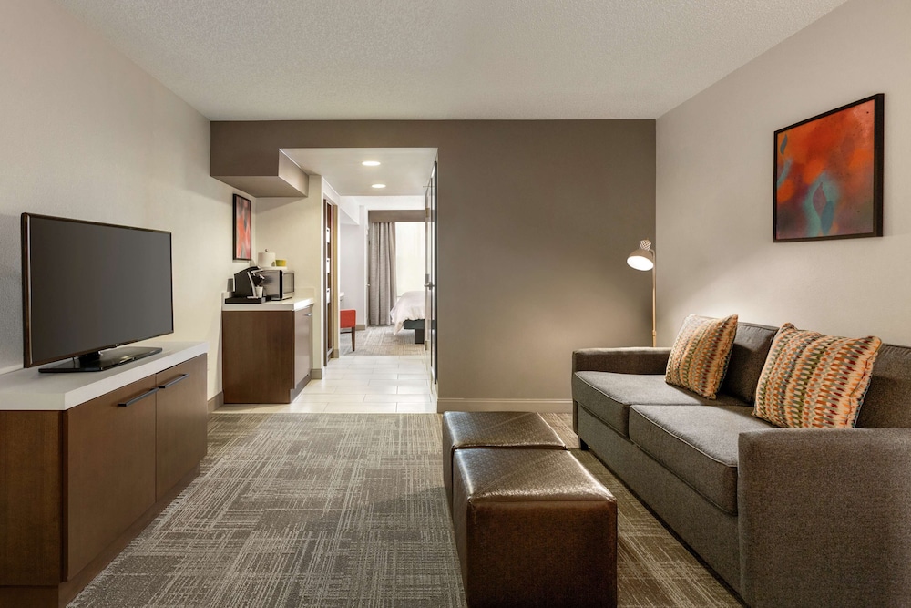 Junior Suite, 1 King Bed - Photo 3