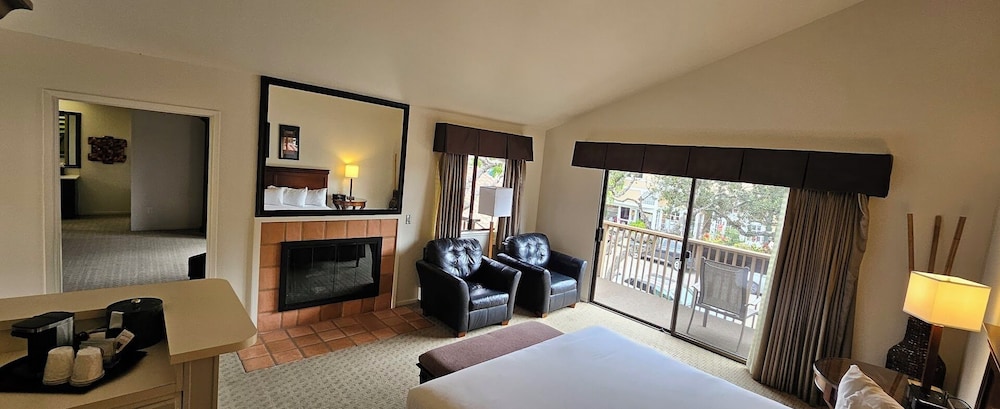 Suite, 1 King Bed or 2 Queen Beds photo 3