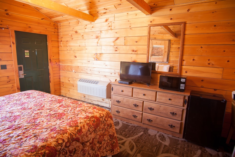 Standard Cabin, 1 King Bed photo 2