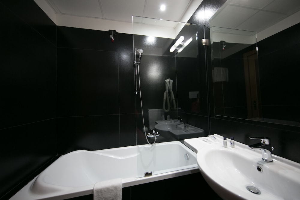 Superior Double Room Single Use - Photo 7