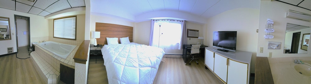 Deluxe Suite, Jetted Tub photo 3