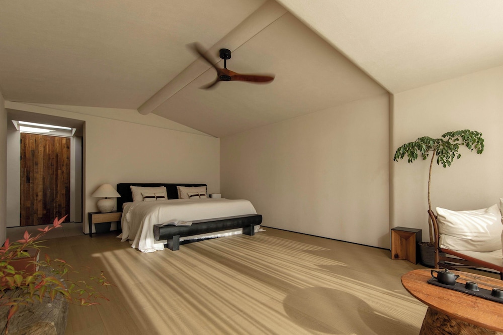 Superior Chalet, Hill View