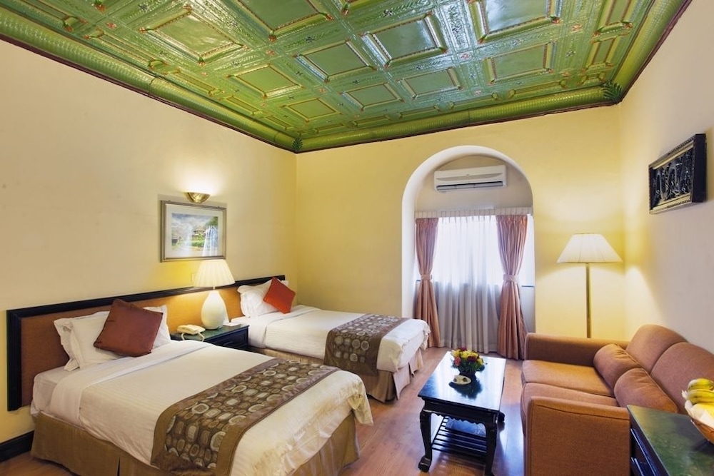 Family Twin Room, 2 Queen Beds photo 2