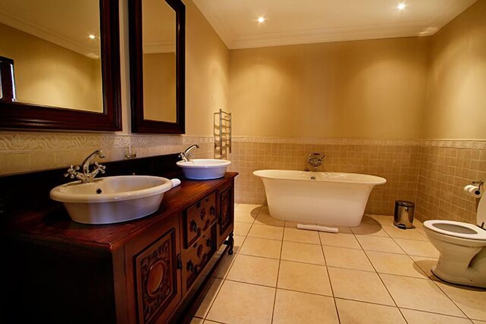 Deluxe Suite photo 2