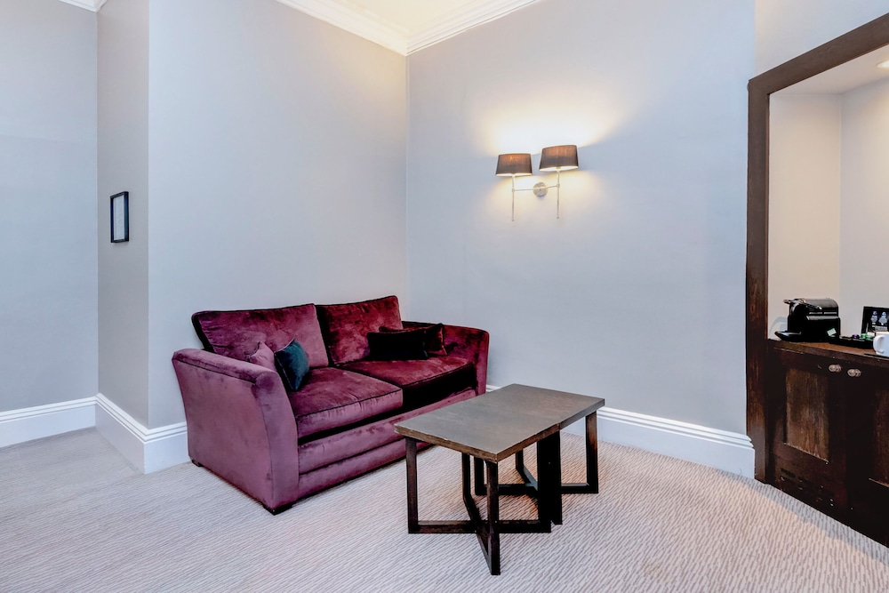 Deluxe Triple Suite - Photo 10