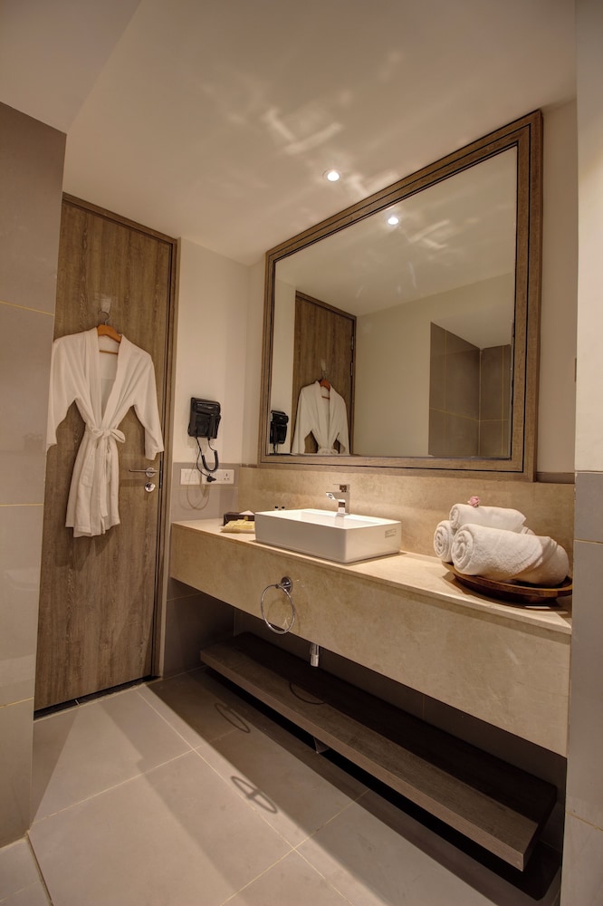 Premium Suite - Photo 18