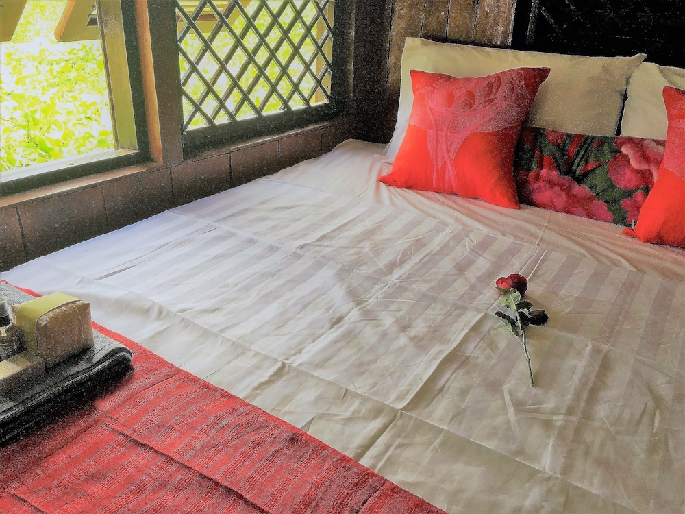 Traditional Room, 1 King Bed, Private Bathroom, River View photo 3