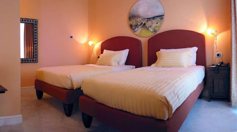 Classic Twin Room, Park View - Photo 3