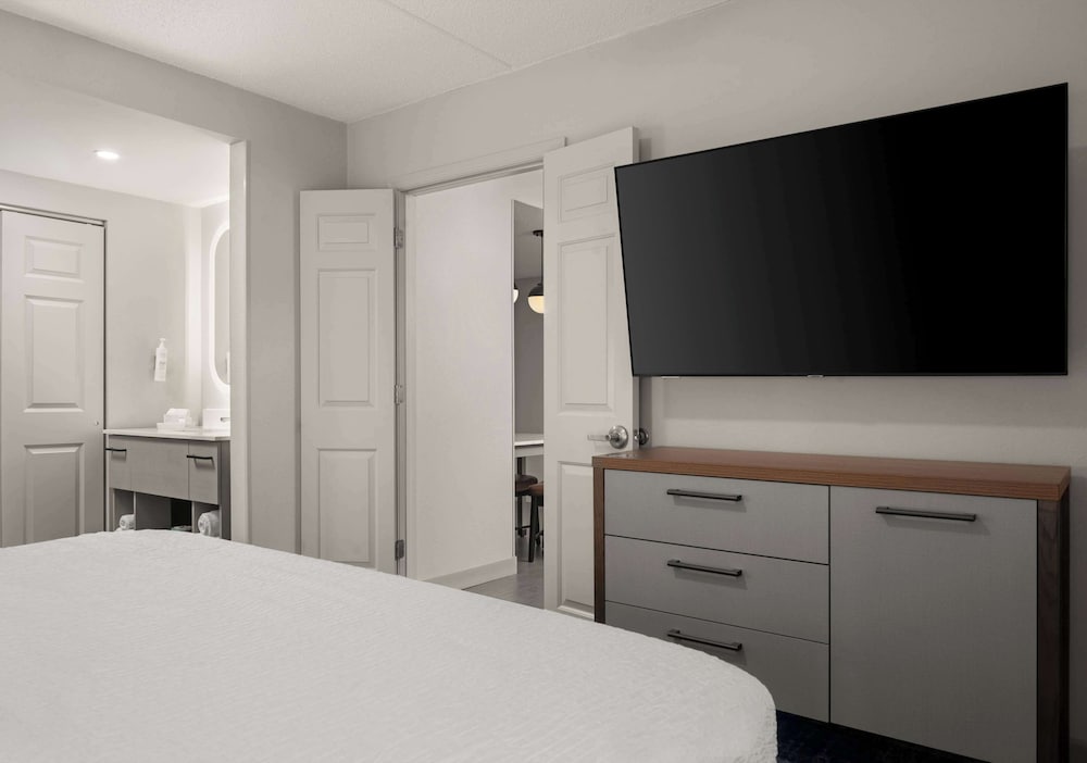 Suite, 1 Bedroom, Non Smoking (King Bed) - Photo 2