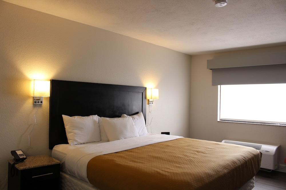 Studio Suite, 1 King Bed, Non Smoking - Photo 4