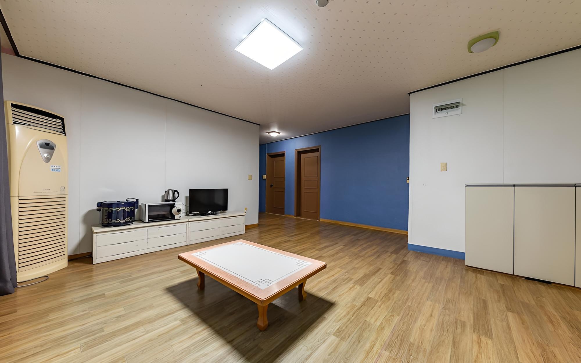 Room (Unshared House Condo Pension (3 Rooms) photo 2