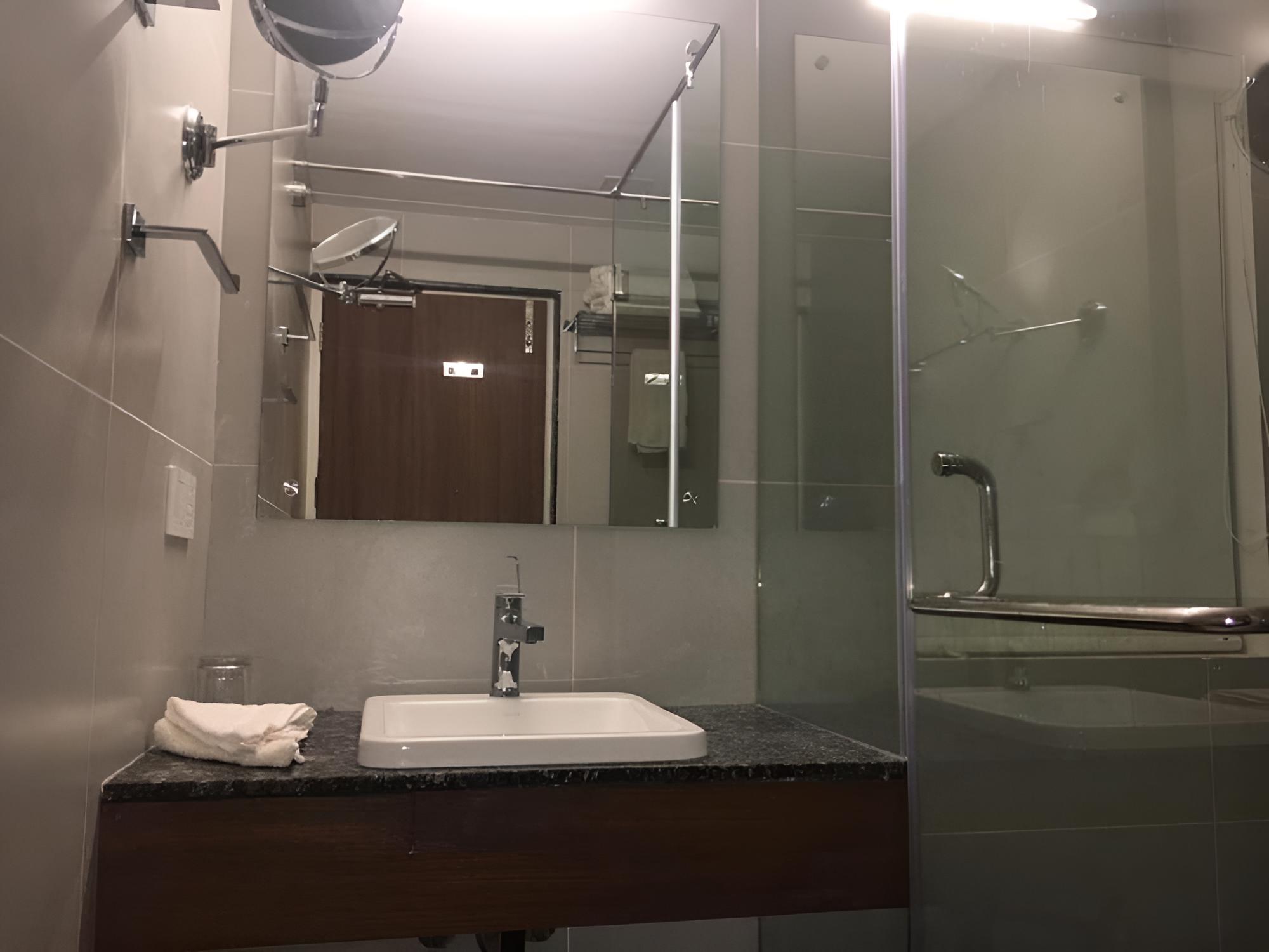 Executive Room - Photo 6