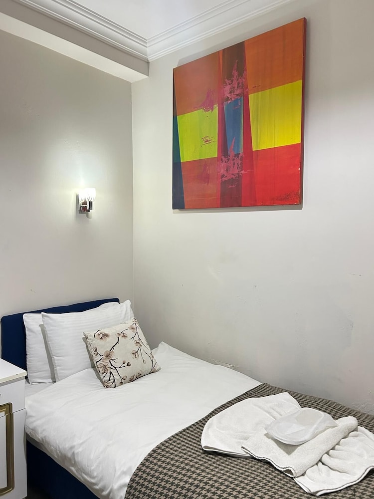 Standard Twin Room photo 2