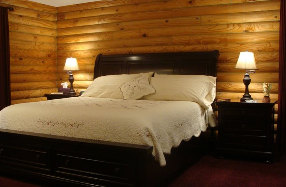 Deluxe Room, Jetted Tub (The Vineyard Suite) photo 1