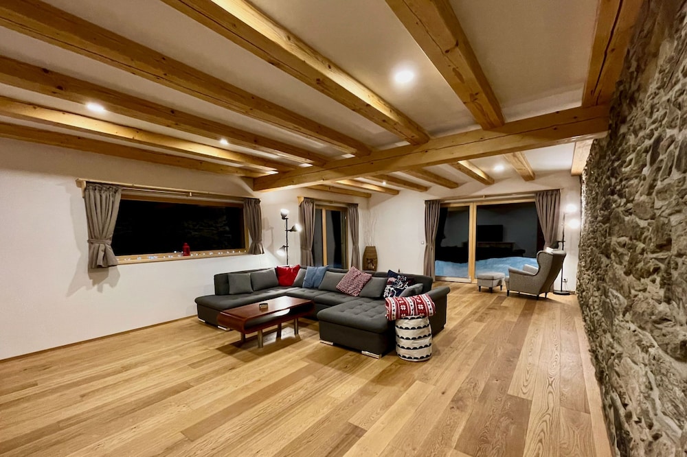 Villa photo 1