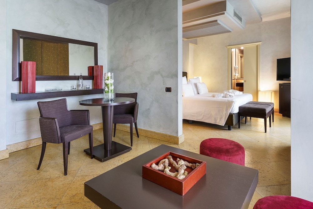 Luxury Suite, Balcony - Photo 3