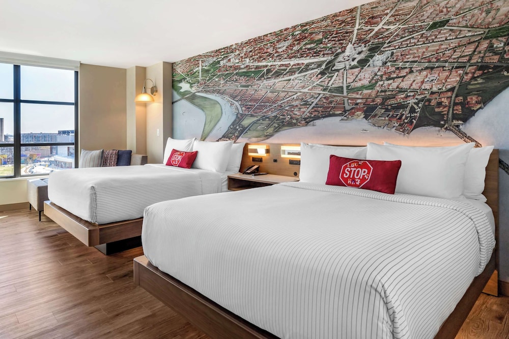 Deluxe Quadruple Room, 2 Queen Beds, Accessible, Non Smoking - Photo 3