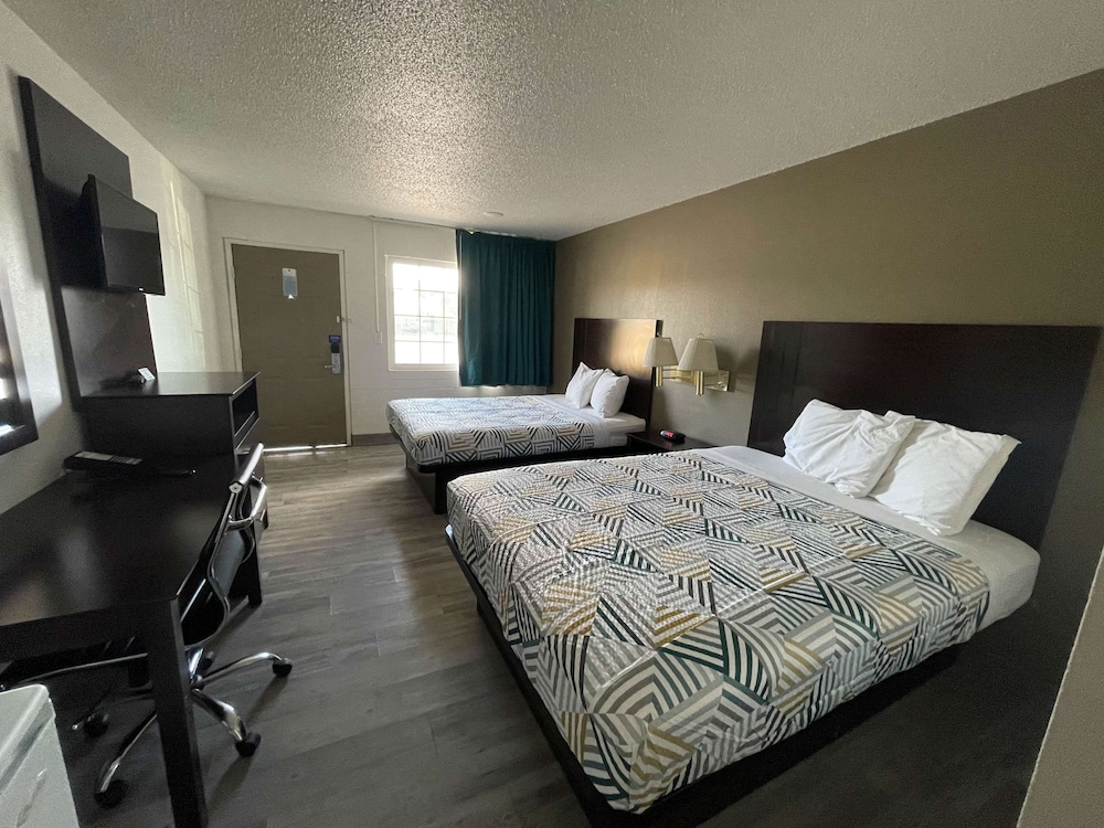 Deluxe Room, 2 Double Beds, Non Smoking, Refrigerator & Microwave photo 3