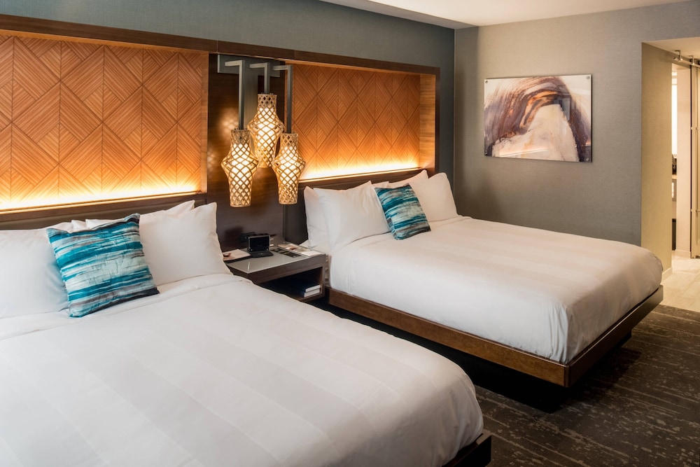 Room, 2 Queen Beds (Hearing Accessible) - Photo 4